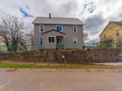 708 Bank St