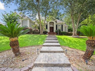 1542 Stone Hedge Dr W