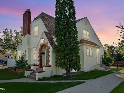 423 2nd Ave E