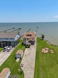 5212 Bayside Dr
