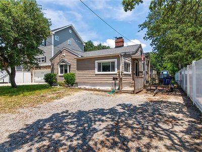 856 Little Bay Ave