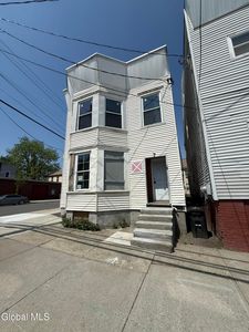 68 Watervliet Avenue