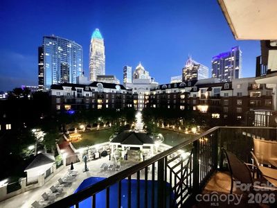 300 W 5th St