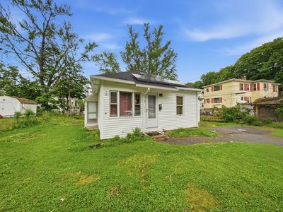 3 Brief St