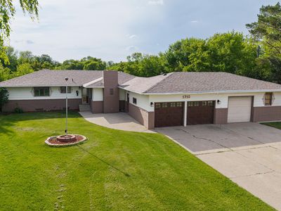 1710 Elmwood Pl