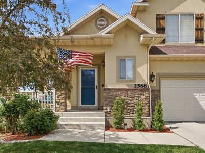 2568 W 2350 N