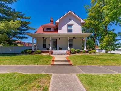 823 N Main St
