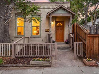 3451 Mariposa Street