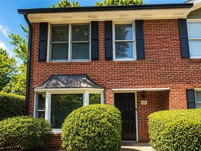 101 Oakmont Ln