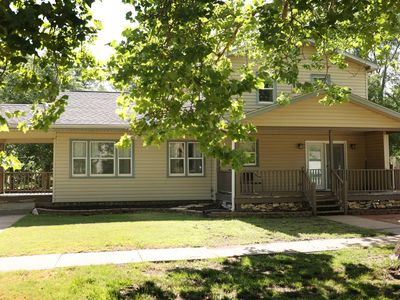 300 W 5th St