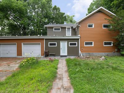 11218 N River Rd