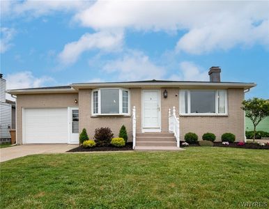 48 Castlewood Dr