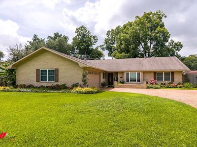 2304 Ashdown Dr