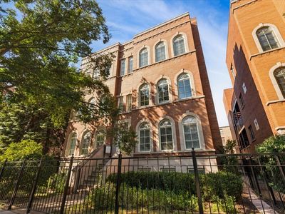 2454 W Foster Ave APT 2E