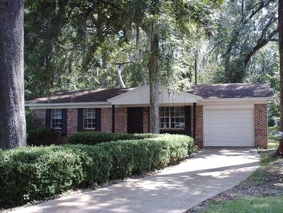 2007 Harriet Dr
