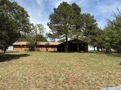 Property at 10296 N 2310th Rd, Clinton, OK