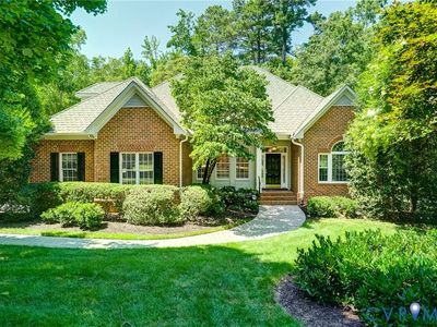12 E Square Ln