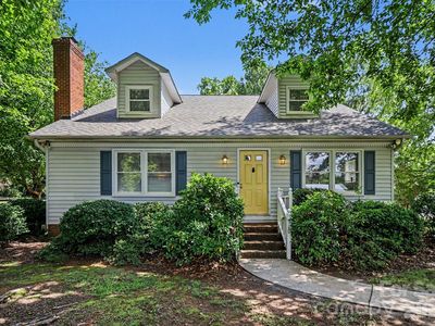 2710 Eva Dr NW