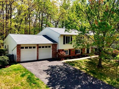 Property at 207 Silverleaf Dr, Sterling, VA