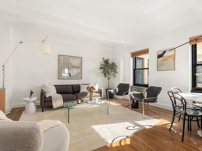300 W 23rd St APT 14M