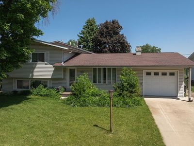 1820 Country Club Dr