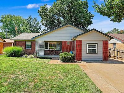 215 W Alexander Dr