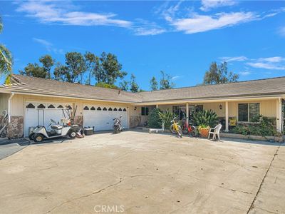 39450 Avenida Bizaro