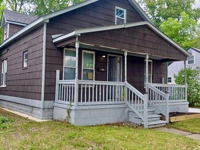 33 E Muir Ave
