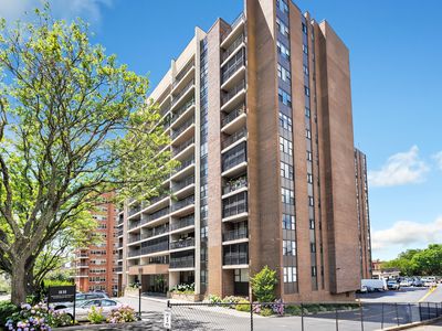 44 Strawberry Hill Avenue #1E