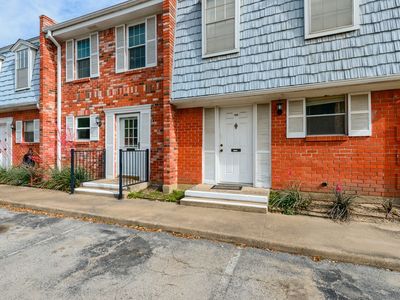 933 Roaring Springs Rd