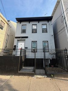 78 16th Ave