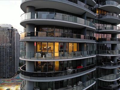 1000 Brickell Plz #3702