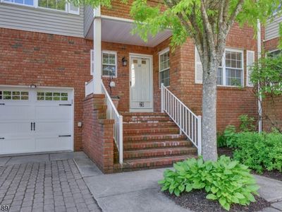 Property at 28 Berkeley Sq, Berkeley Heights, NJ