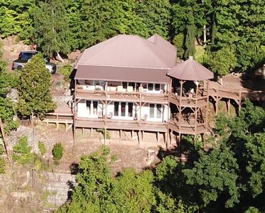 2076 Fontana Rd