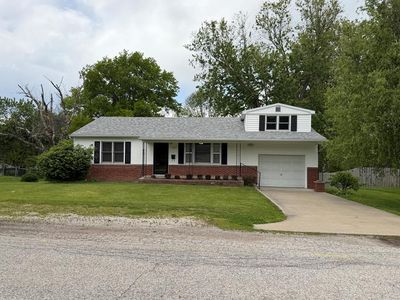 1407 E McPherson St