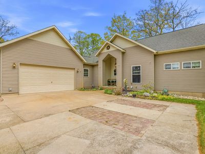 5550 Cozy Point Dr