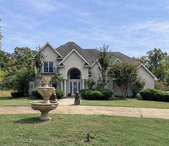2048 Wooded Dr
