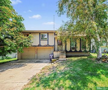 13609 Redwood Cir
