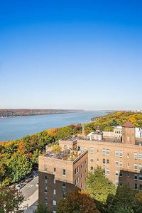 900 W 190th St APT 11A