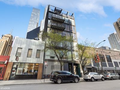 747 N Clark St #401