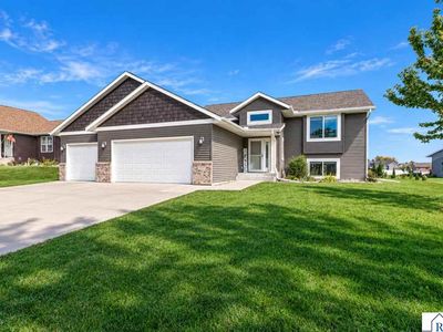233 Oak Dr