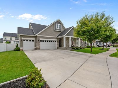1002 S Yarrow Dr