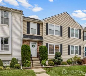 40 Lantern Ln