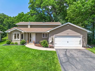 899 Park Knoll Dr