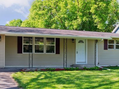 4869 Independence St