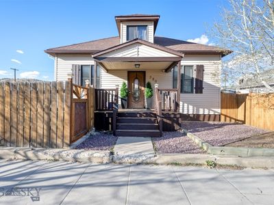320 & 318 W 3rd St