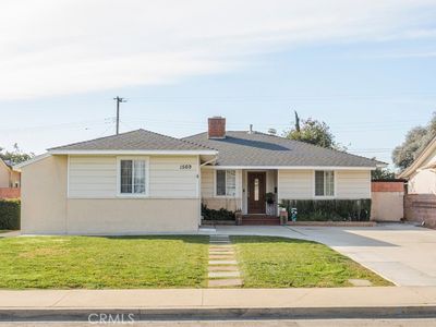 1569 N Caswell Ave