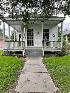 608 E Main St