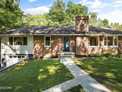 2837 Gaston Ave