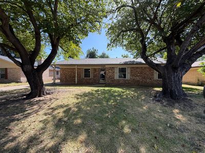 Property at 1136 Kris St, Irving, TX